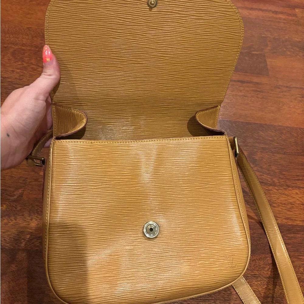 Louis Vuitton Epi Saint Cloud GM Tan Crossbody Shoulder Bag Authentic - Picture 9 of 14